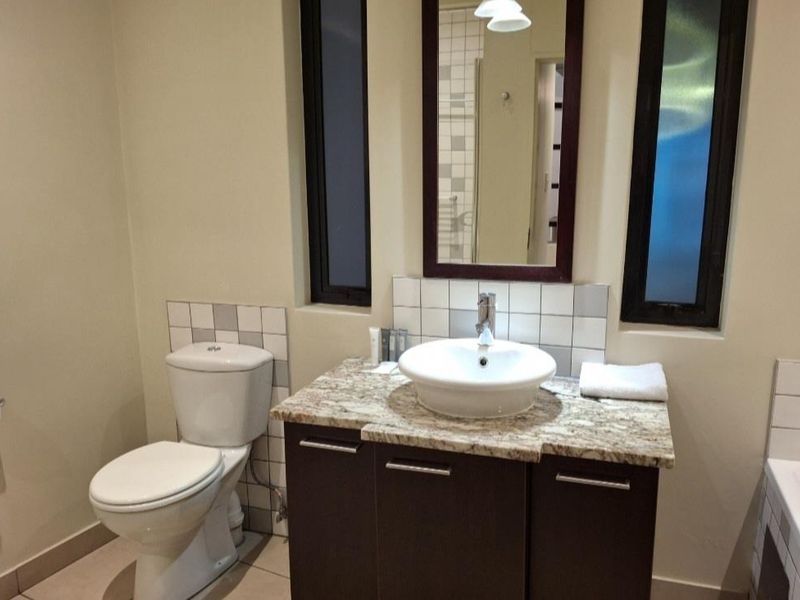 A BEAUTIFULLY FURNISHED TWO BEDROOM APARTMENT - Photo 8