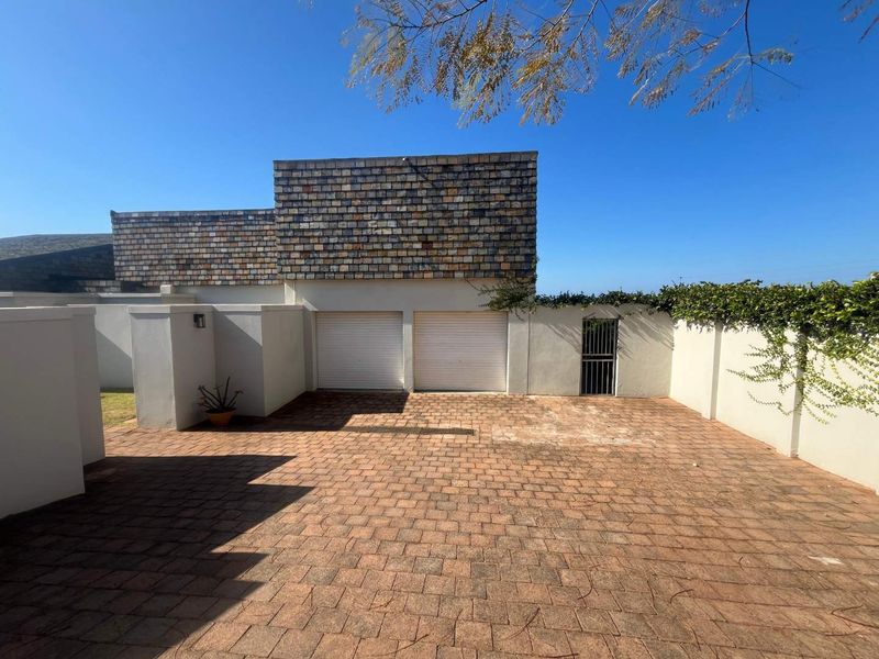 Magnificent Herrwood Park home with Sea Views. - Photo 10