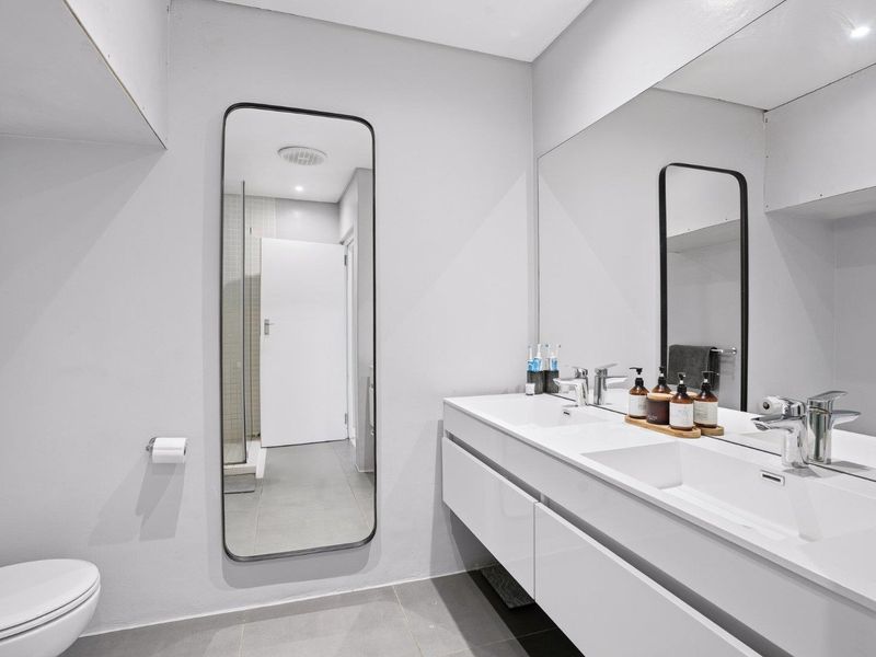 Beautifully Furnished Garden Apartment in a Peaceful Neighbourhood - Photo 10