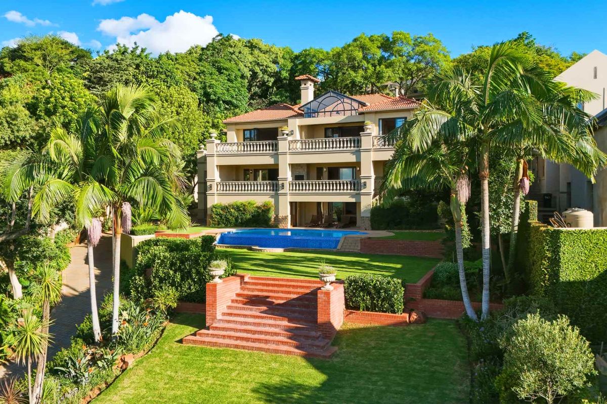 Prestigious 5-Bedroom Estate in Silver Oak Place, Waterkloof - Photo 2