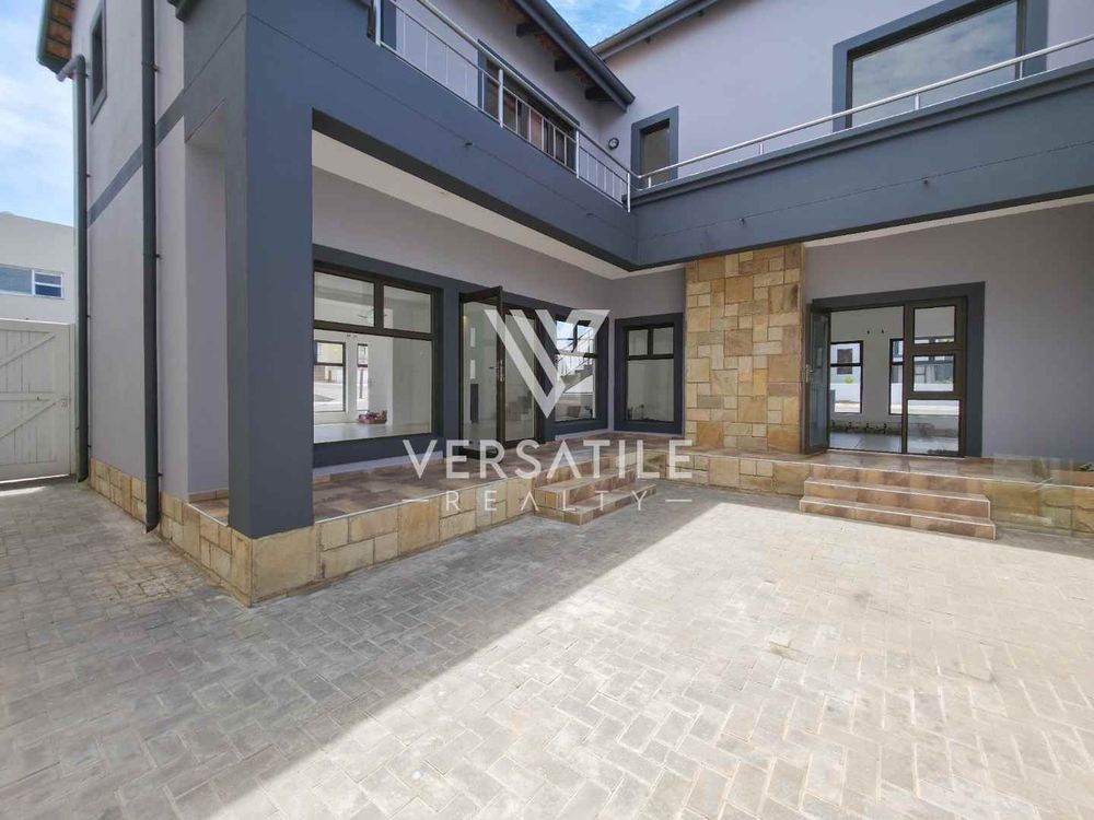 Private Court yard 16