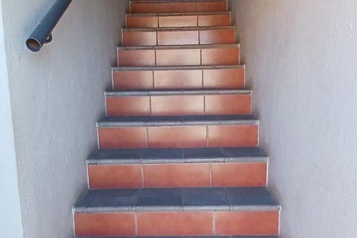 Spacious townhouse in a secure estate - Photo 3