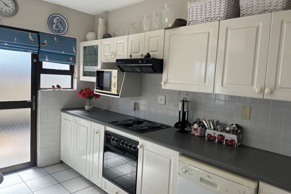 TOWNHOUSE FOR SALE IN CENTRAL SWAKOPMUND, NAMIBIA - Photo 3