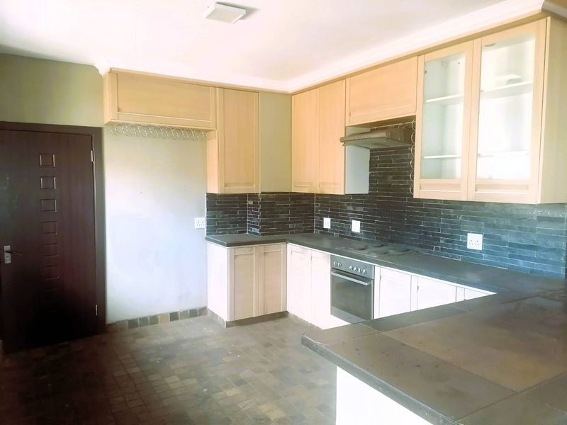Exclusive Trible storey 4-Bedroom Home in a Secure Estate - Photo 8