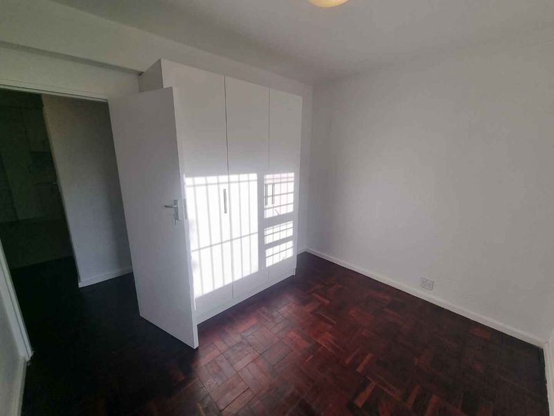 Newly Renovated Spacious Two-bedroom Apartment To Rent in Tamboerskloof! - Photo 6