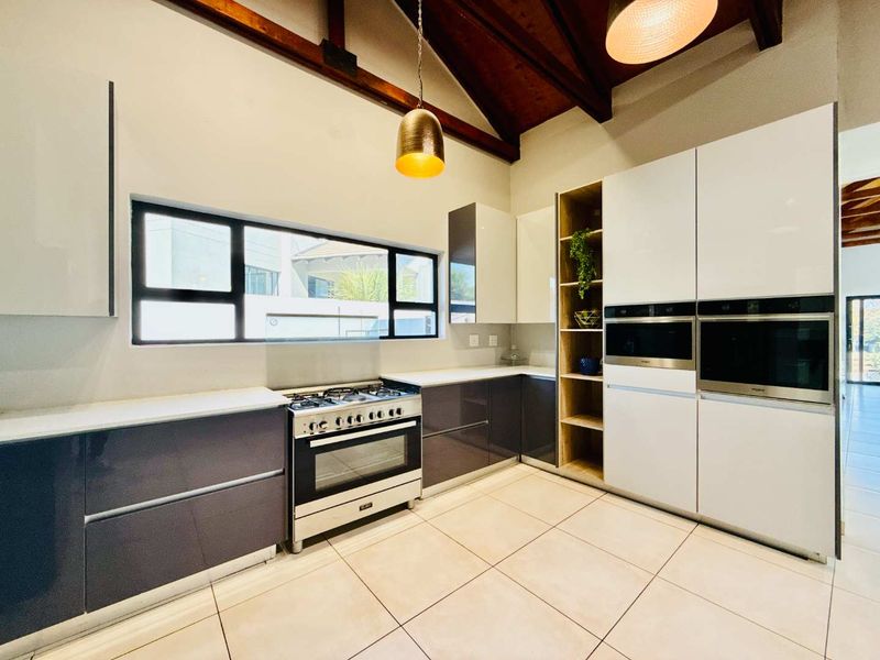 Modern Single-Level Family Home on the Green Belt in Copperleaf Golf Estate - Photo 9