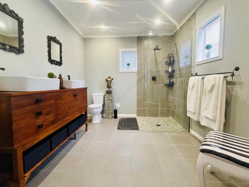 Your Dream 3 Bedroom Home In South Crest Awaits-Move In, Unpack, Enjoy. - Photo 9