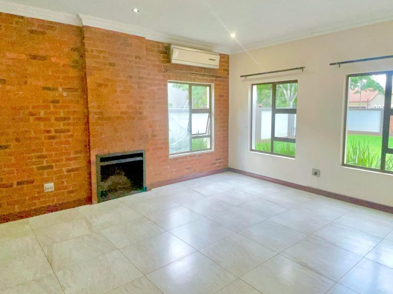 **4-Bedroom Family Home with a Pool in Willow Acres Estate, Pretoria East** - Photo 5