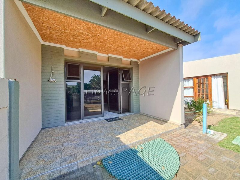 Central, Walvis Bay:  Spacious Corner 3 Bedr Home with 2 Bedr Flat is for Sale - Photo 6