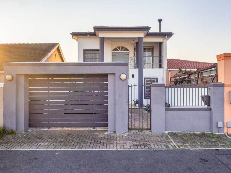 Stylish 4-Bedroom Family Home with Modern Finishes in Prime Kensington - Photo 1