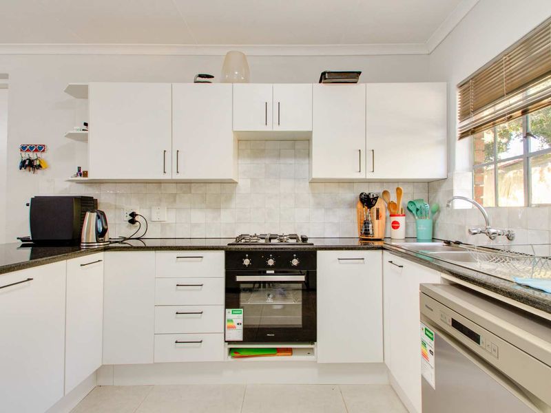 3 Bedroom Townhouse with Home Office for sale Wilgeheuwel/Radiokop - Photo 10