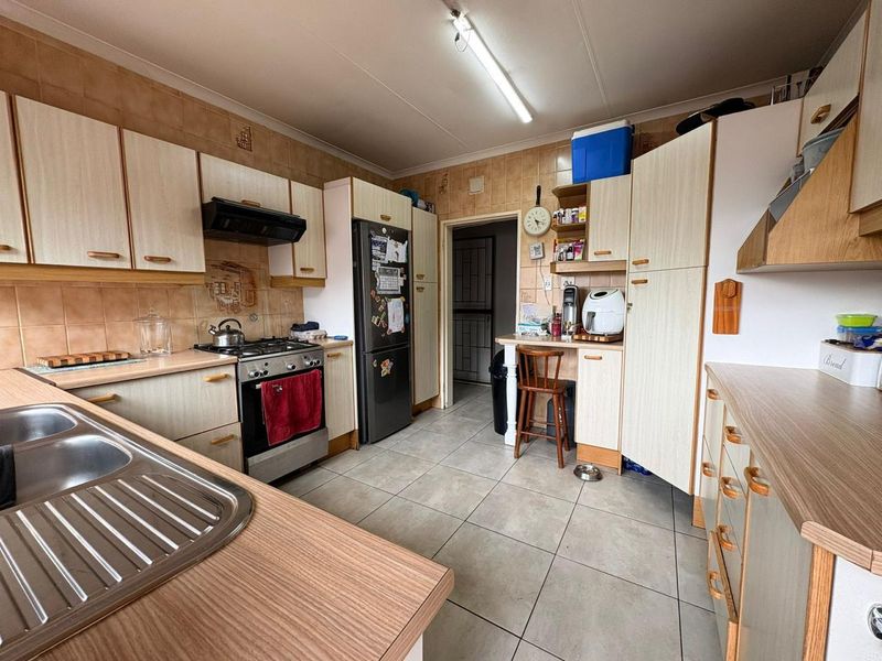 4 Bedroom House for Sale in Mulbarton - Photo 8