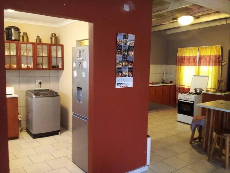 2 Bedroom House for Sale - Photo 4