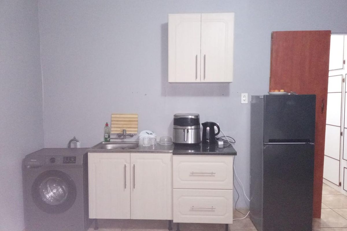 A BACHELOR UNIT FOR RENTAL - Photo 2