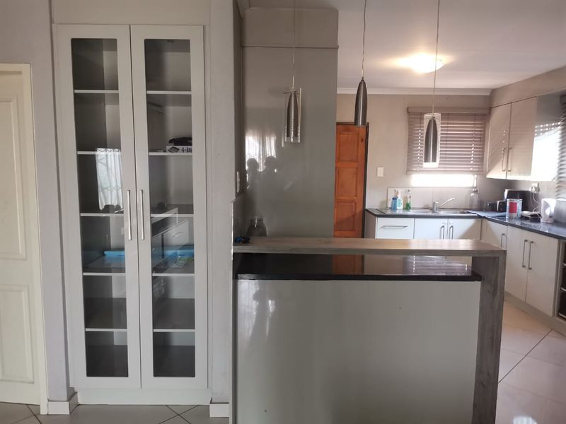 4 Bedroom House For Sale in Vanderbijlpark CE4 - Photo 10