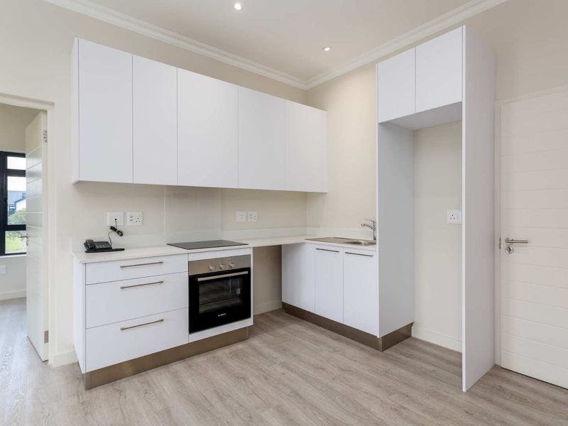 Elegant Two-Bedroom Luxury Suite with Simonsberg Views at Val de Vie Evergreen - Photo 2
