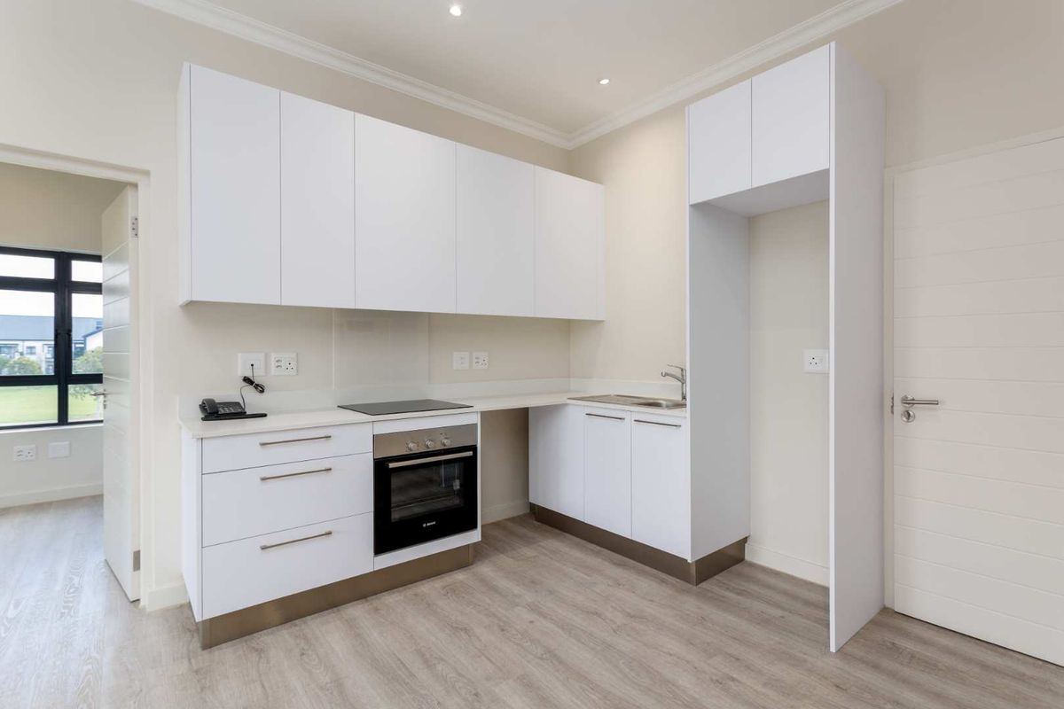 Elegant Two-Bedroom Luxury Suite with Simonsberg Views at Val de Vie Evergreen - Photo 2