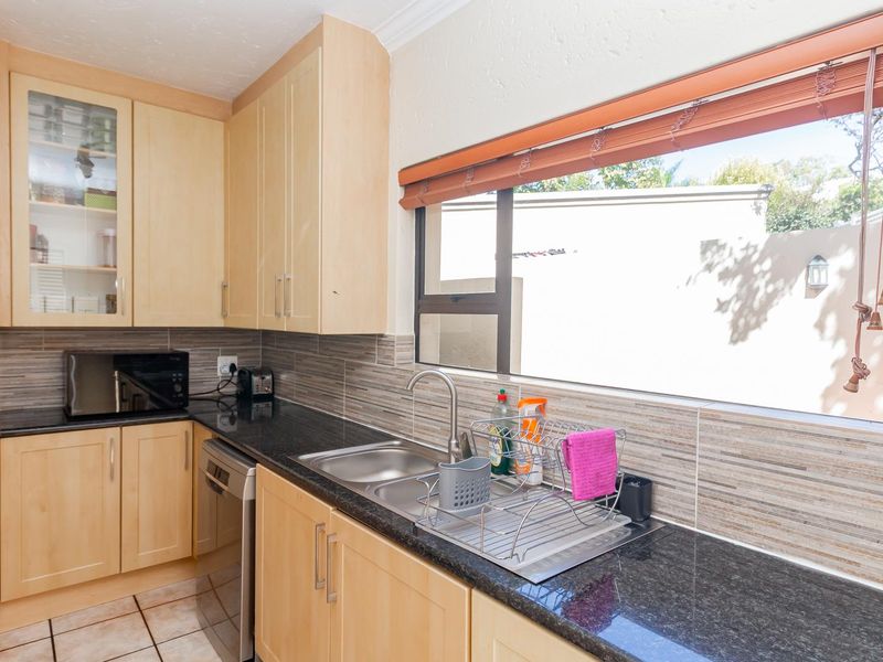 4 Bedroom House to Rent in Dainfern Golf Estate - Photo 5