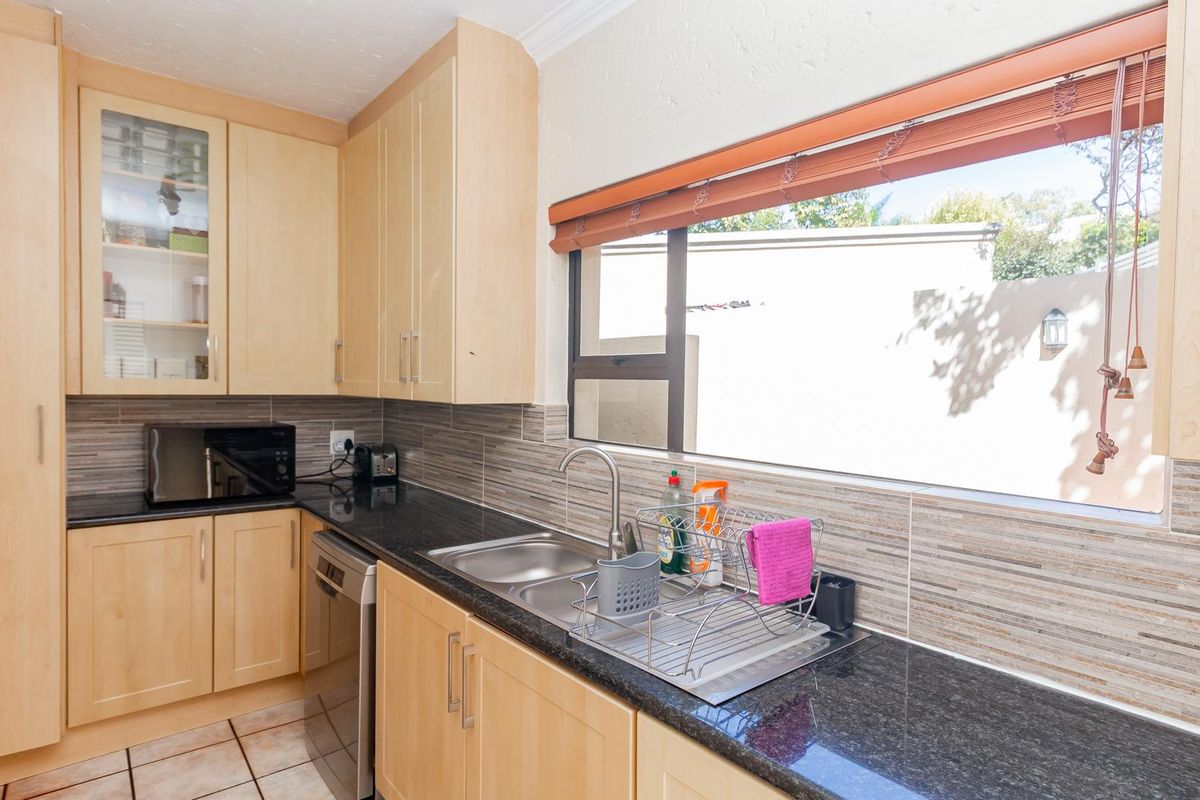 4 Bedroom House to Rent in Dainfern Golf Estate - Photo 5