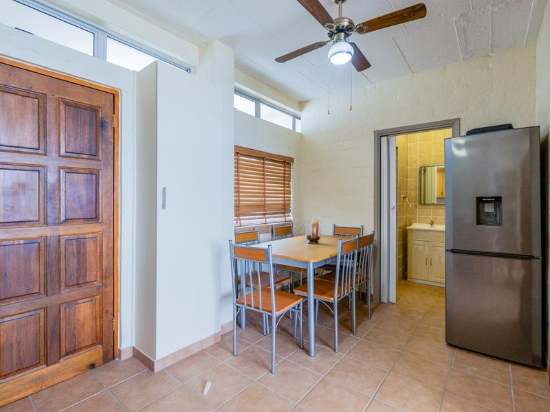 Seaview Apartment | Views from Bedrooms & Living Area | R9 000 - Photo 6