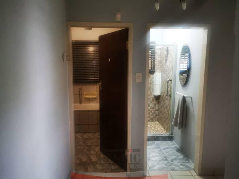 Charming Family Home wiht Excellent Entertainment Features - FOR SALE in Tsumeb - Photo 8