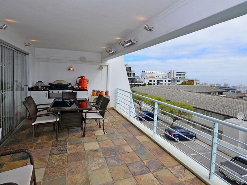 Furnished 2 bedroom apartment in Sea Point - Photo 2