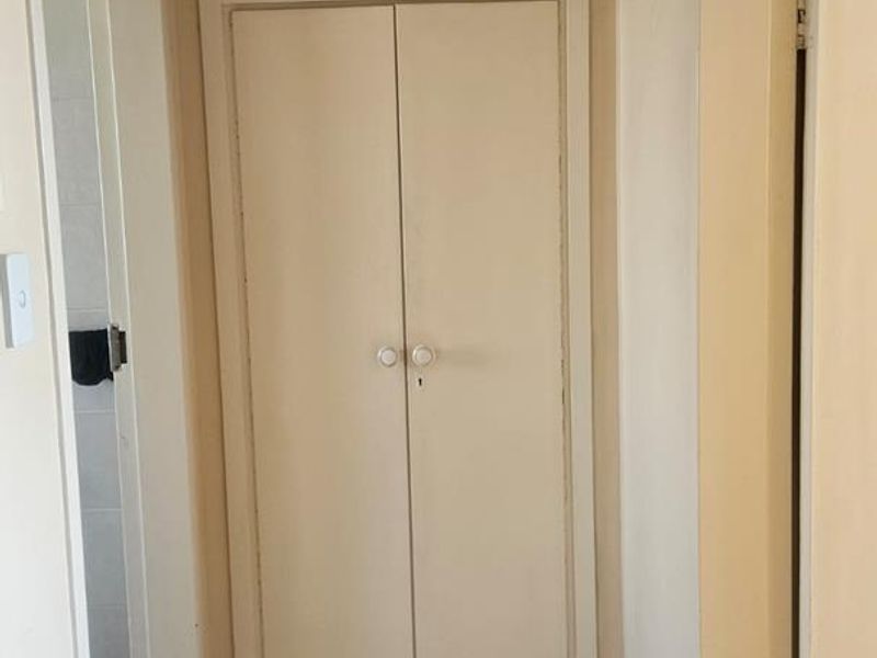 Spacious 2-Bedroom Flat in the Heart of Johannesburg CBD - Photo 8