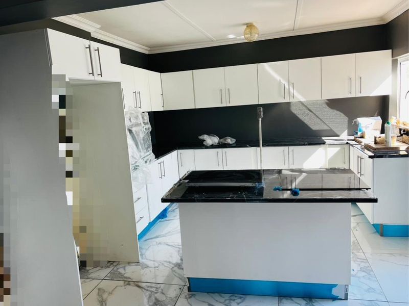 Freestanding House For Rent - Photo 3