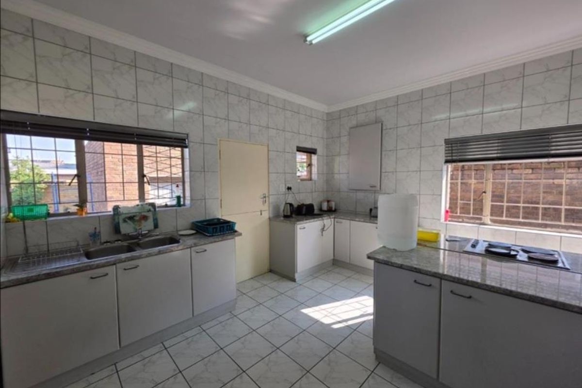 4 Bedroom House for Sale - Photo 4