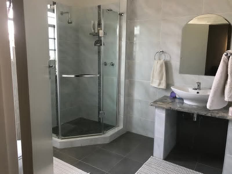 This smallholding is ideal for those seeking a blend of farming potential and a warm family lifestyle in the heart of Omaruru's natural beauty.✨️ - Photo 6