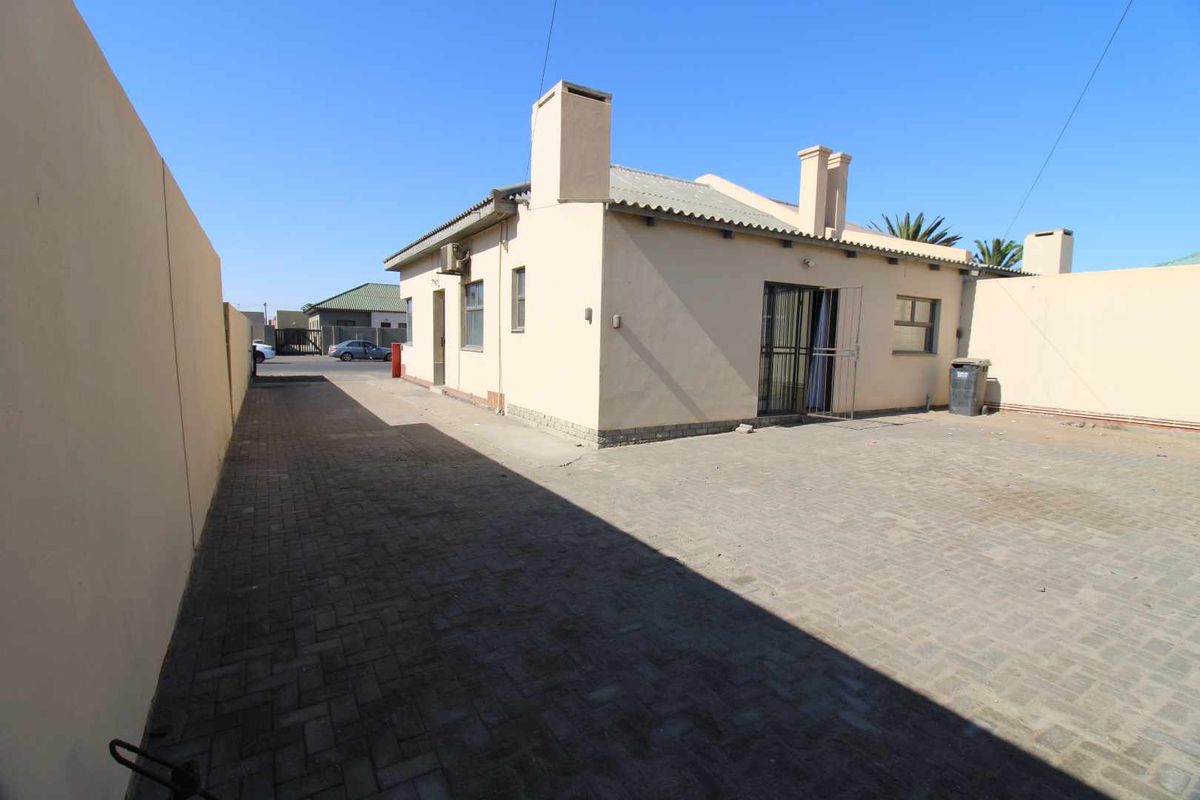 Well located on busy street close to Industrial Area! - Photo 5