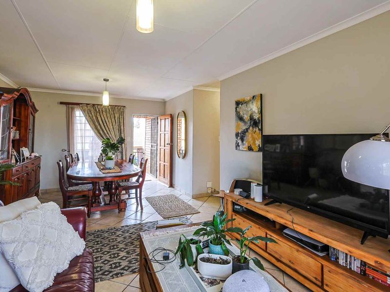 Immaculate 2 Bedroom Apartment with Scenic Views in The Wilds Security Estate - Photo 8
