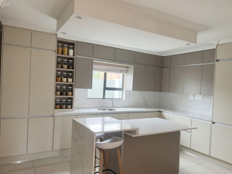 BIG BEAUTIFUL HOUSE IN ZAMBEZI MANOR LIFESTYLE ESTATE - Photo 3