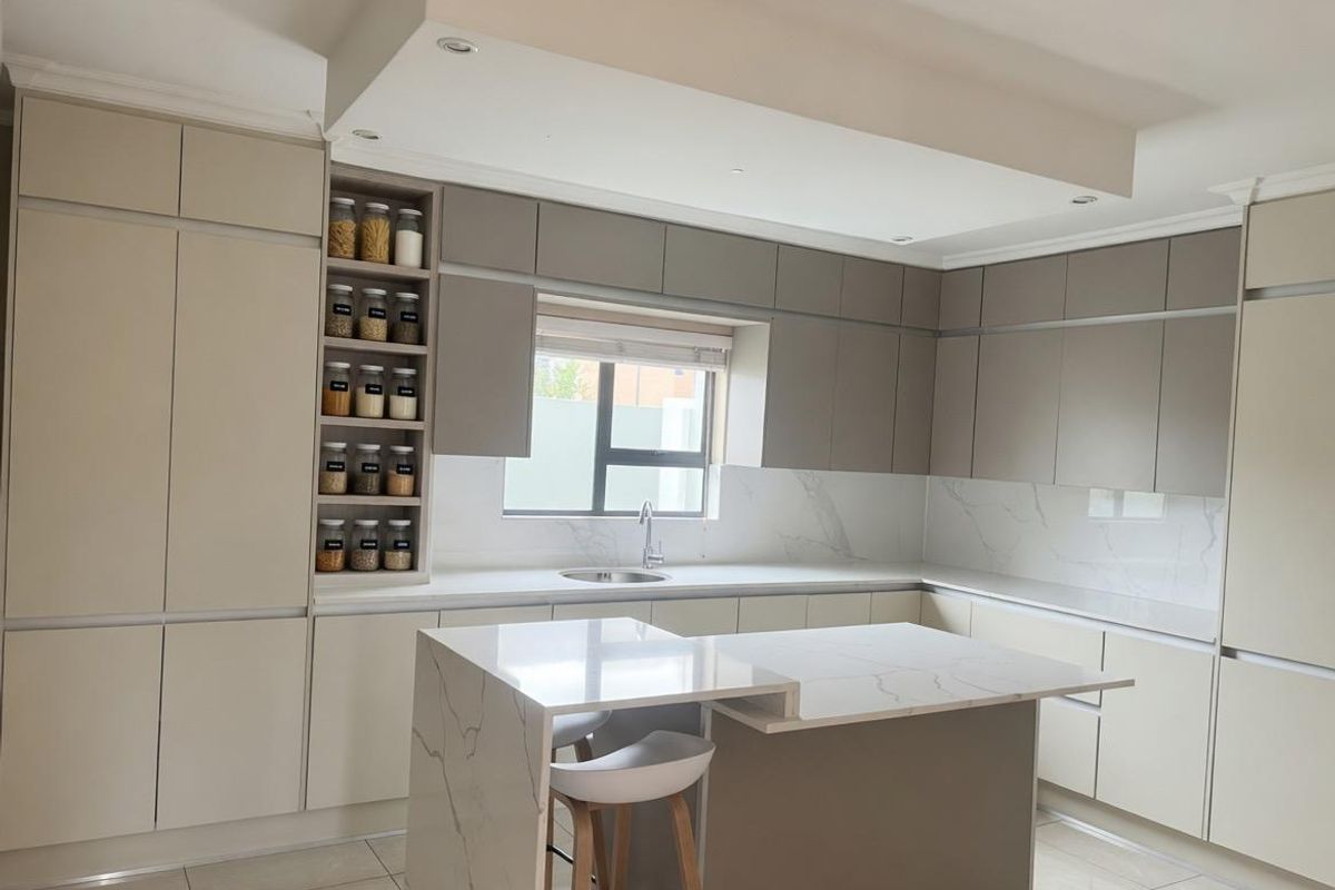 BIG BEAUTIFUL HOUSE IN ZAMBEZI MANOR LIFESTYLE ESTATE - Photo 3
