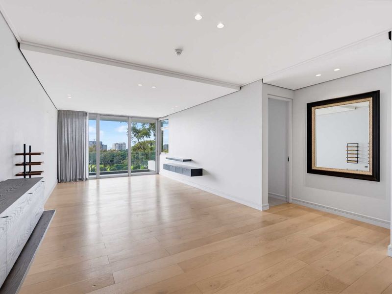 Modern 2-Bedroom Apartment with Two Parking Bays in Green Point - Photo 7