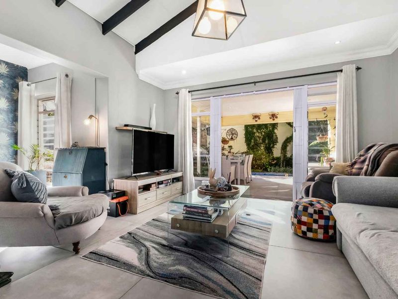 COZY SINGLE LEVEL CLUSTER HOME IN SOUGHT AFTER SANTA BARBARA - WITH ALL THE BELLS AND WHISTLES - Photo 3