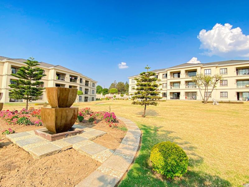 Executive 2-Bedroom Apartment with North-Facing Views in Lake Xanadu, Midrand - Photo 1