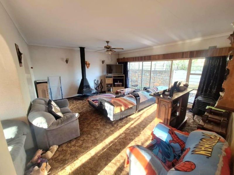 4 Bedroom House for Sale in Kibler Park - Photo 4