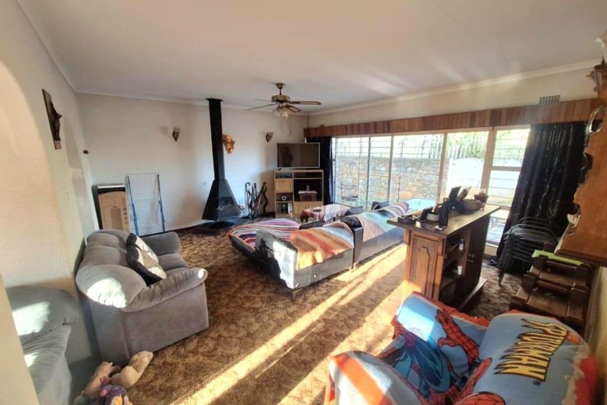 4 Bedroom House for Sale in Kibler Park - Photo 4