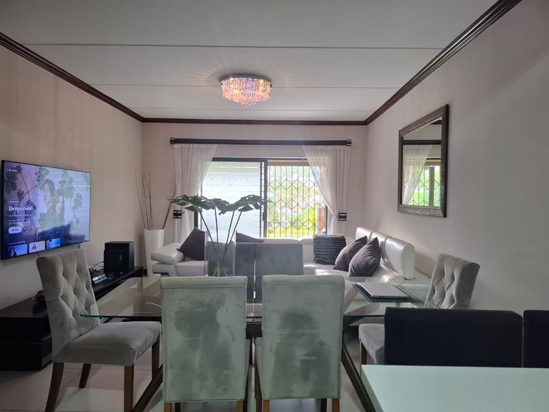 Live in the centre of it all- before it's all gone - Photo 7