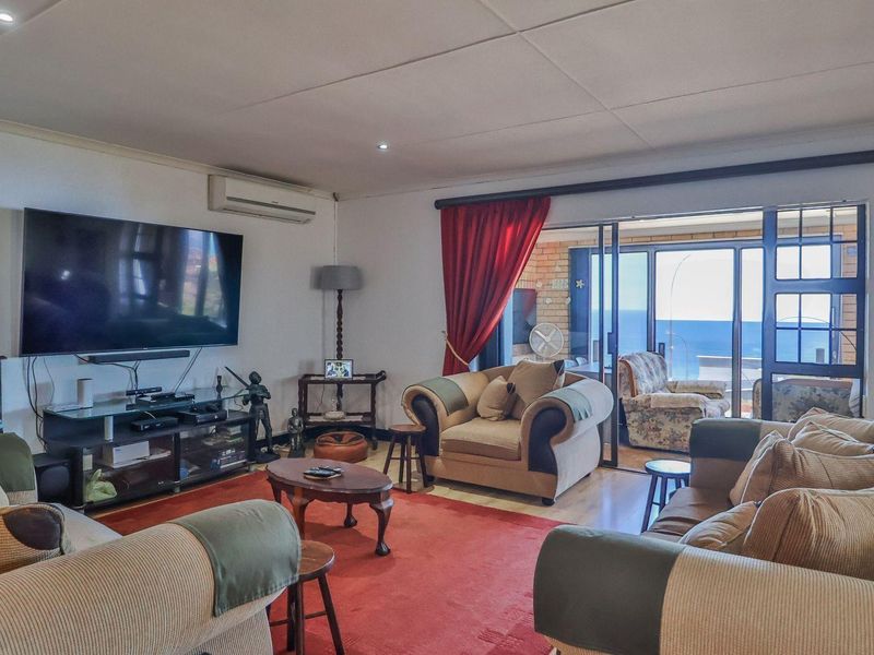 Spacious 5 Bedroom Family Home with immaculate Ocean Views - Photo 8