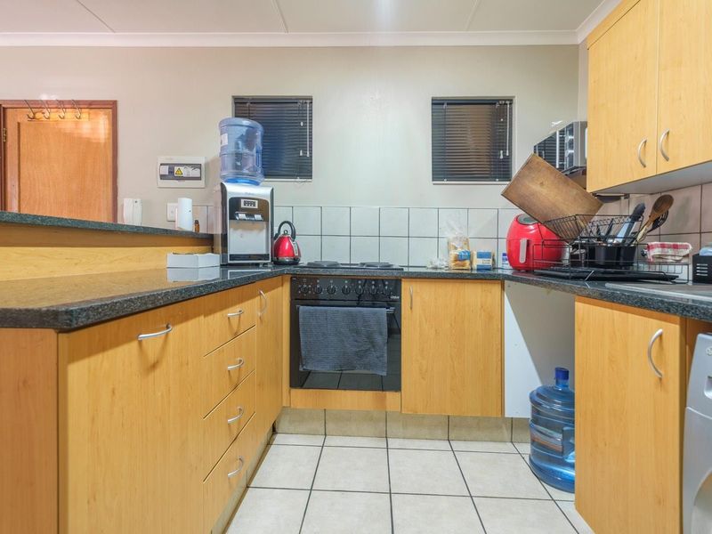 Two bedroom two bathroom apartment in fantastic condition - Hatfield - Photo 6