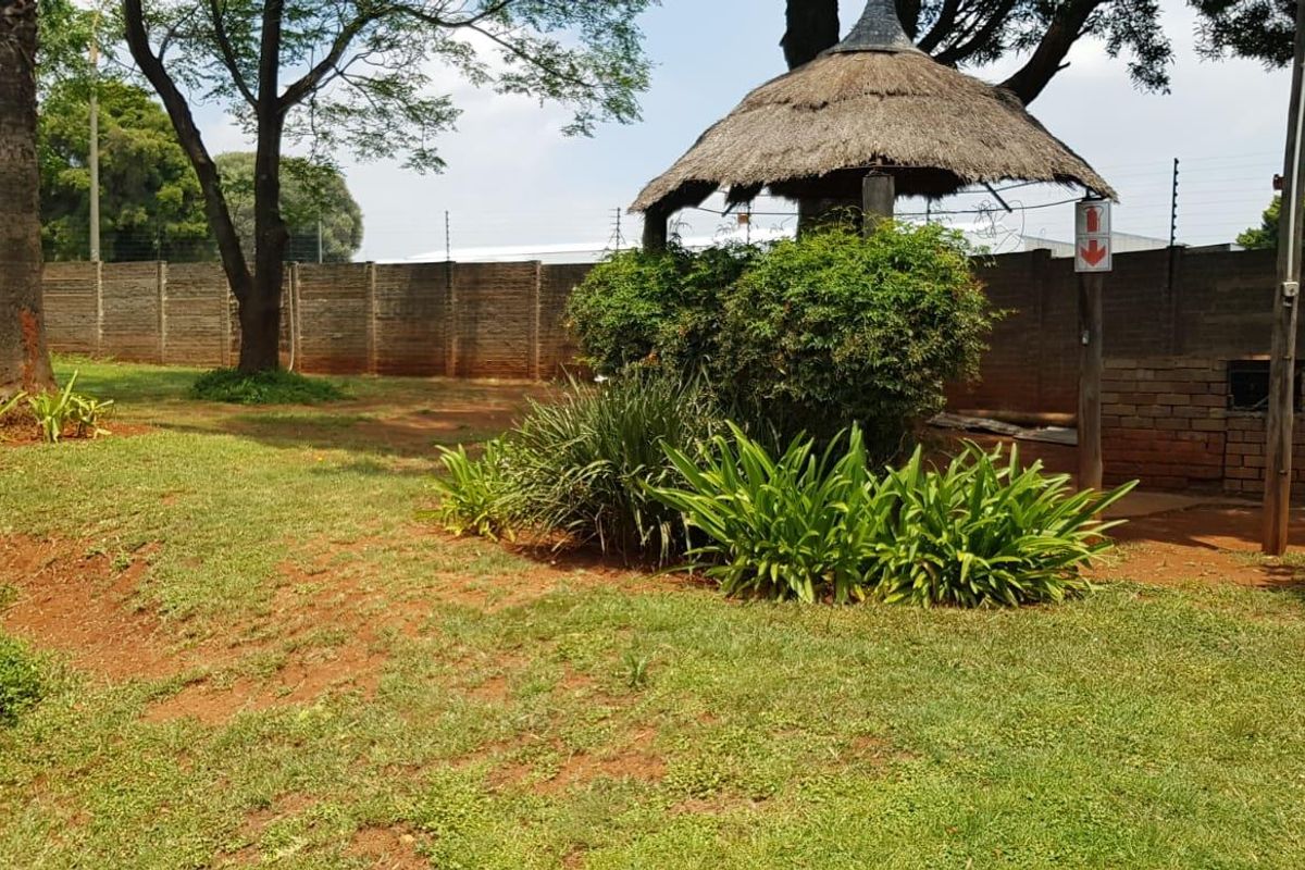 Spacious 2-Bed Unit Near Gautrain with Pool & Covered Parking - Photo 3