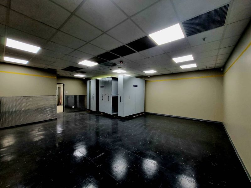 High-Spec 5,255m2 Industrial Property with Expansion Potential | 80% Tenanted - Photo 7