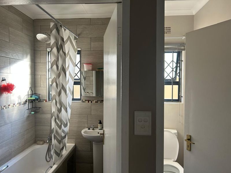 Clayville Ext 76-R950 000 Family Home - Photo 7