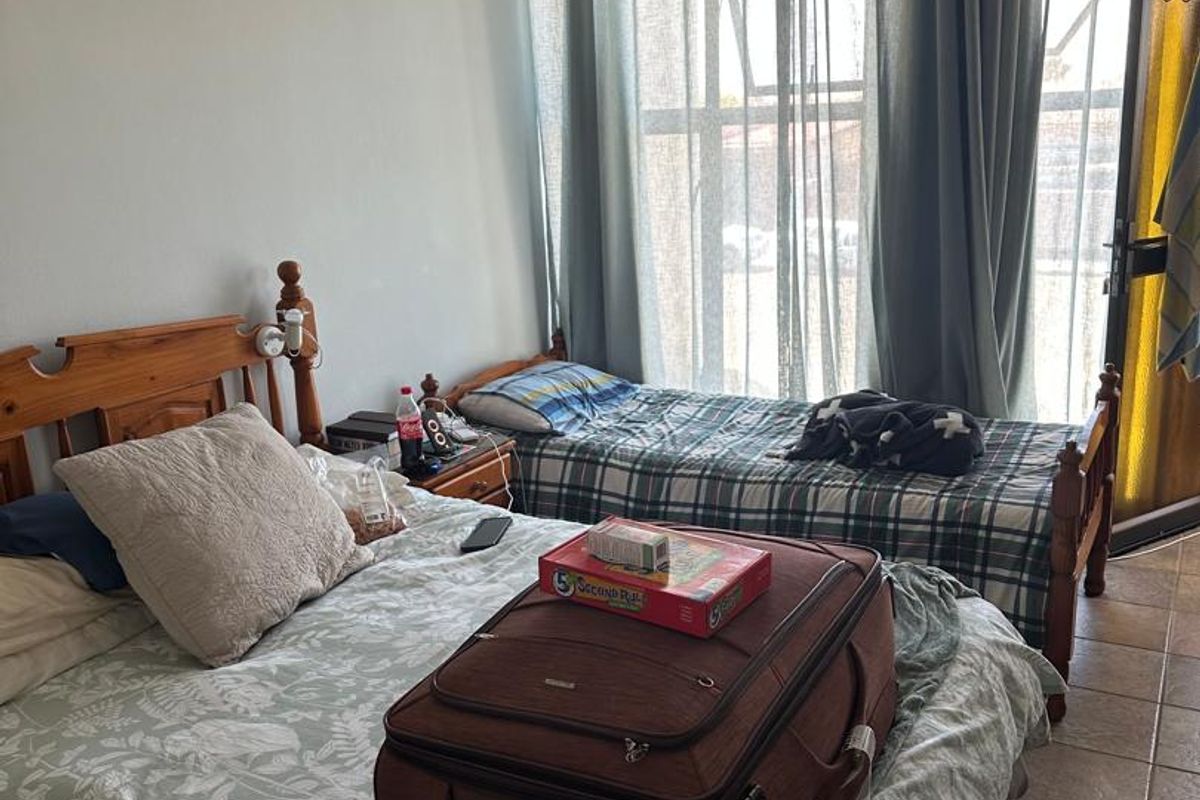 🏡 Reduced to go🏡 Buy a 4 bedroom duplex Townhouse in Swakopmund 📌 CBD!!️selling at N$ 3500 000 cost exclusive in Mainau complex. - Photo 5