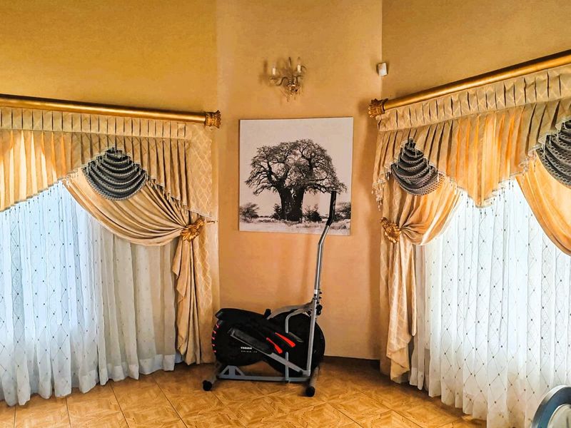 Charming 3-Bedroom Home in a Wonderful Neighborhood - Photo 9