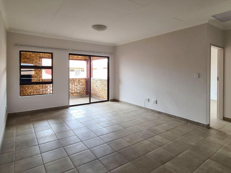 Perfect First Floor 2Bedroom lockup and go! - Photo 2