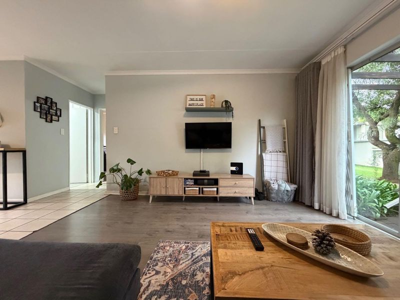 Modern Townhouse for Sale in Greenstone Hill, Edenvale - Photo 2