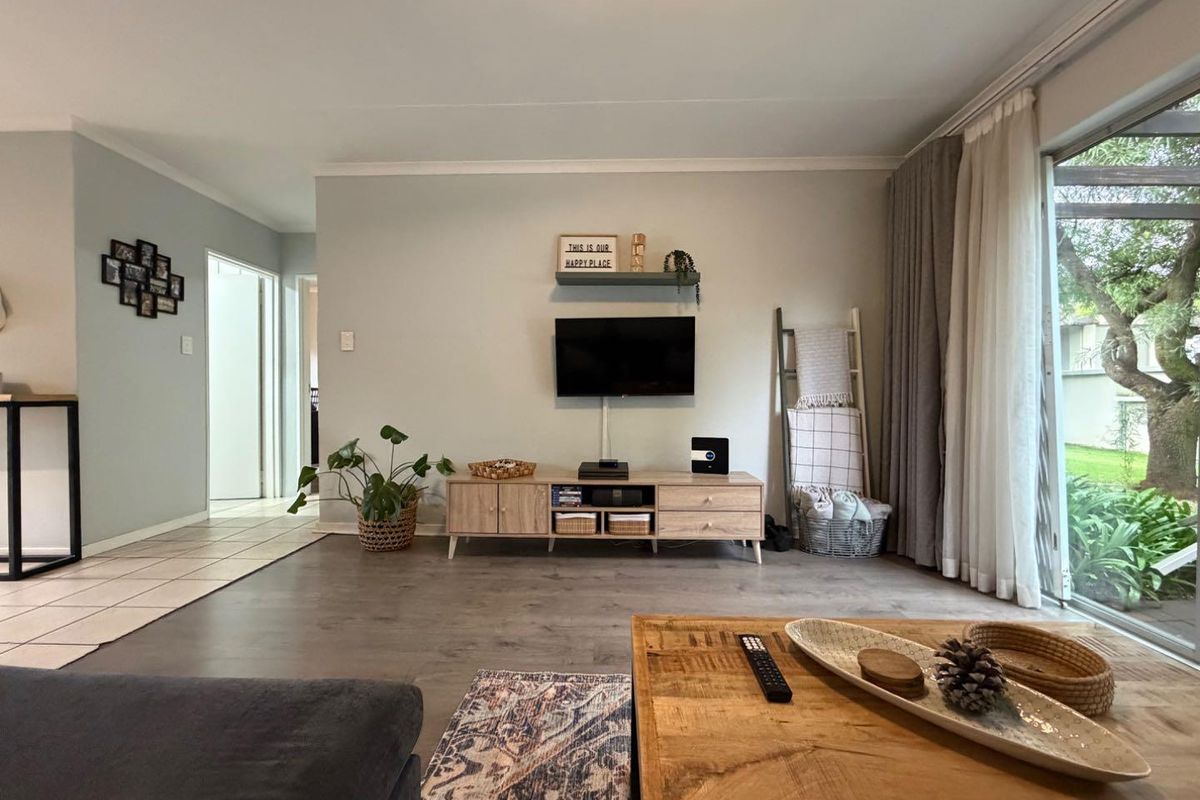 Modern Townhouse for Sale in Greenstone Hill, Edenvale - Photo 2